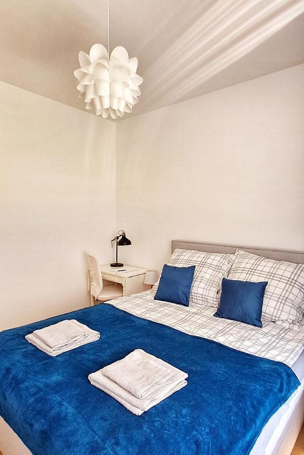 Apartment Blue Amber Rahmel